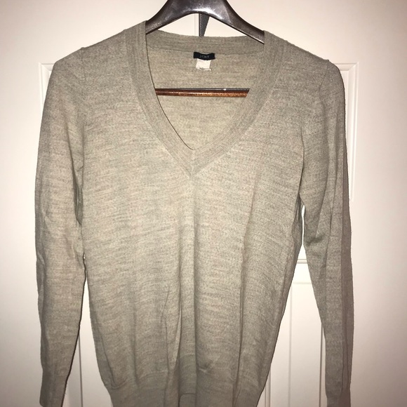 Jcrew merino wool v neck sweater. Grey. Size M. - Picture 3 of 3